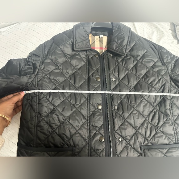 Burberry Black Quilted Puffer Jacket with Signature Check Lining - Picture 9 of 10